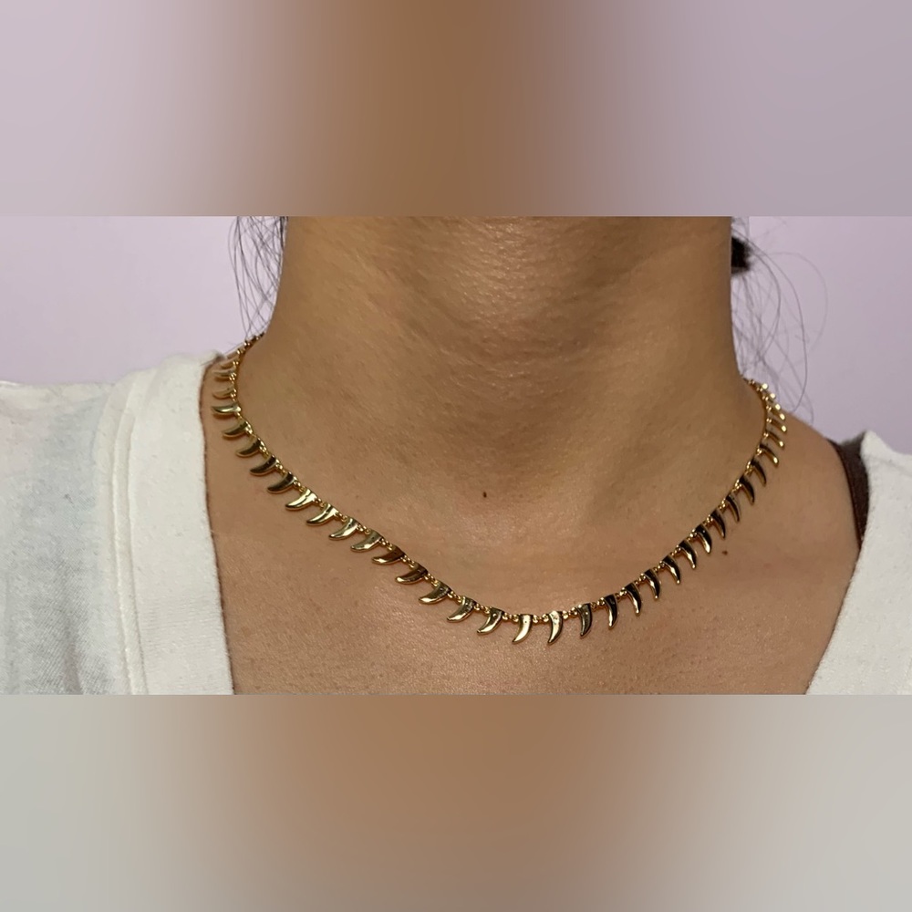 Lili Claspe tusk tennis necklace